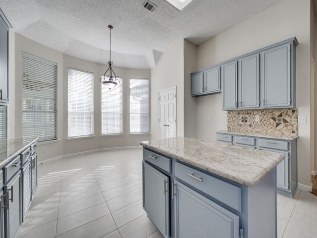 214 Jennifer Lane, Arlington, TX 76002