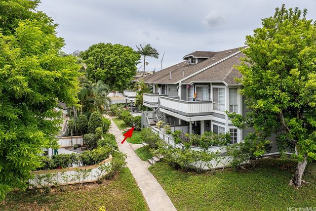 492 Mananai Place 13E, Honolulu, HI 96818