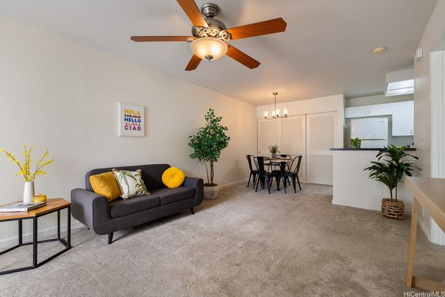 492 Mananai Place 13E, Honolulu, HI 96818