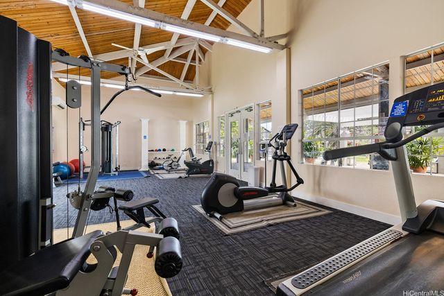 492 Mananai Place 13E, Honolulu, HI 96818