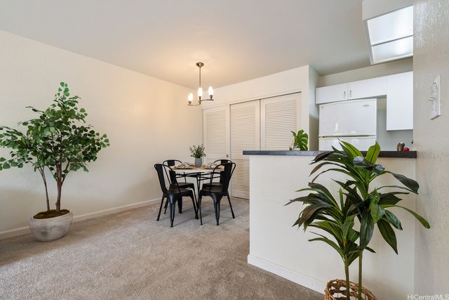 492 Mananai Place 13E, Honolulu, HI 96818