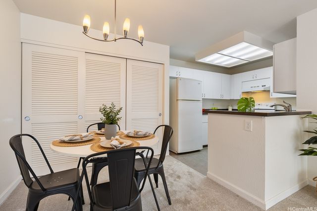 492 Mananai Place 13E, Honolulu, HI 96818