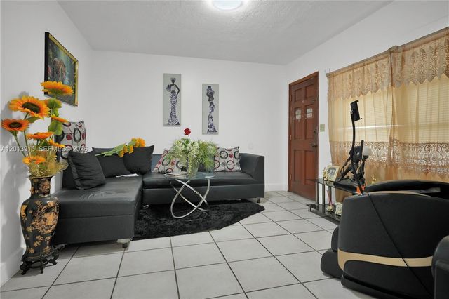 201 NW 25th Ave, Miami, FL 33125