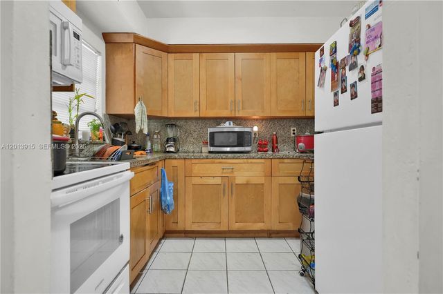 201 NW 25th Ave, Miami, FL 33125