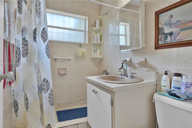 201 NW 25th Ave, Miami, FL 33125