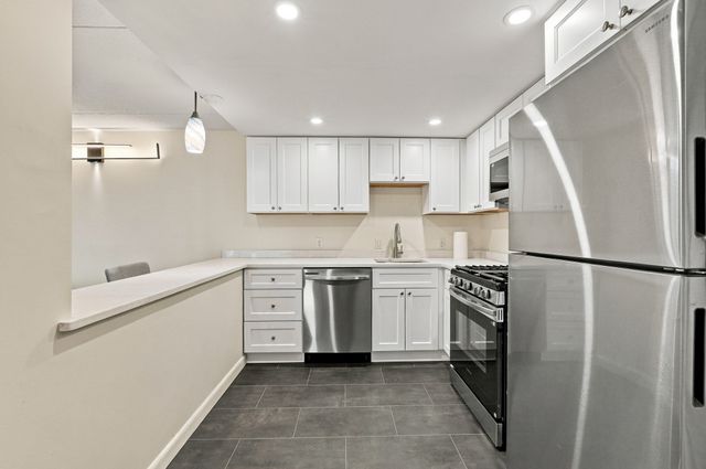 75 Mccormick Terrace 13, Stoughton, MA 02072