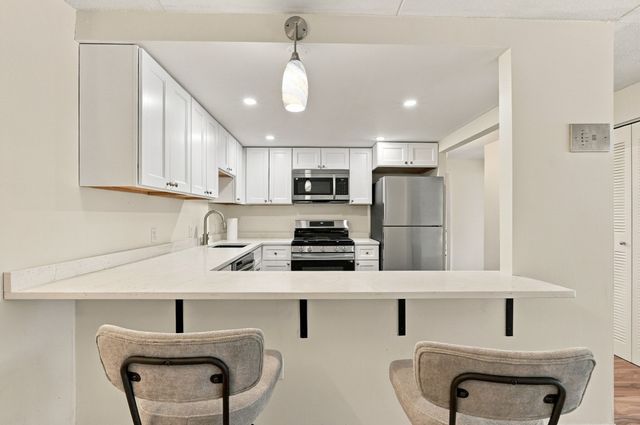75 Mccormick Terrace 13, Stoughton, MA 02072