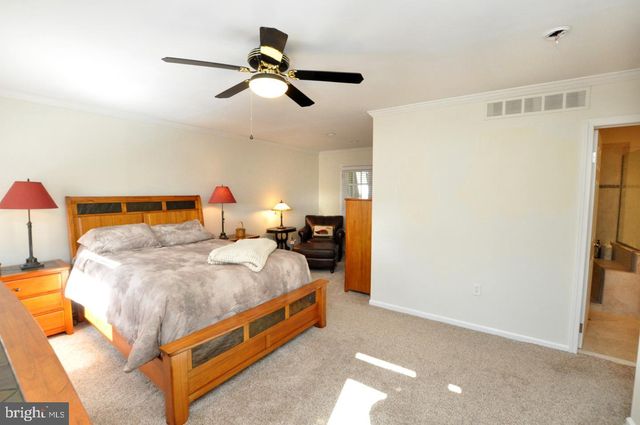 1 DEWBERRY CT, Medford, NJ 08055