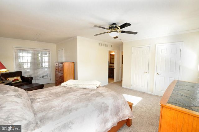 1 DEWBERRY CT, Medford, NJ 08055