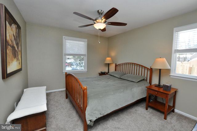 1 DEWBERRY CT, Medford, NJ 08055