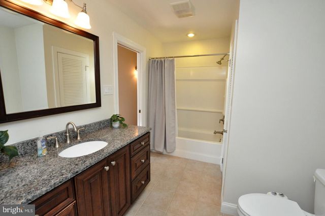 1 DEWBERRY CT, Medford, NJ 08055