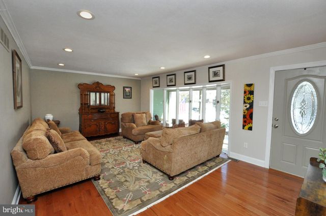 1 DEWBERRY CT, Medford, NJ 08055