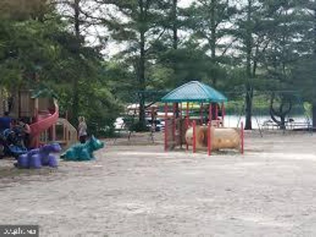 1 DEWBERRY CT, Medford, NJ 08055