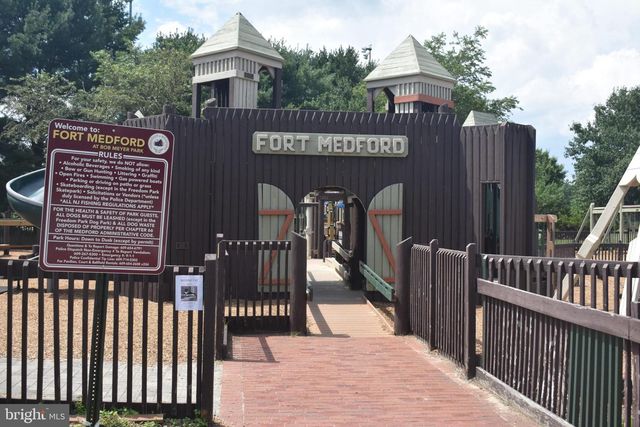 1 DEWBERRY CT, Medford, NJ 08055