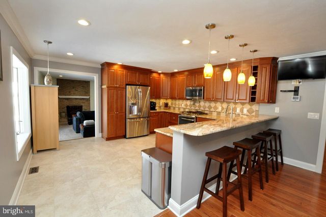 1 DEWBERRY CT, Medford, NJ 08055