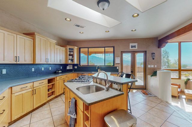 6021 DEL CARMEN Drive NE, Rio Rancho, NM 87144