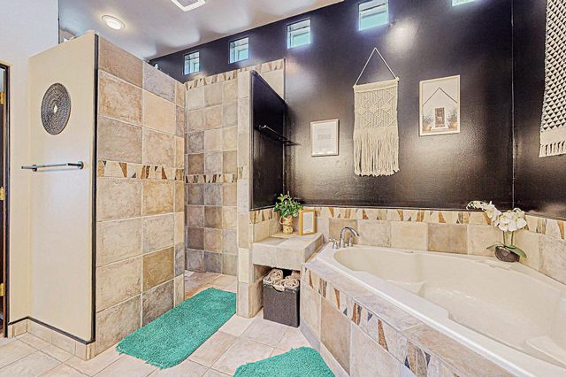 6021 DEL CARMEN Drive NE, Rio Rancho, NM 87144