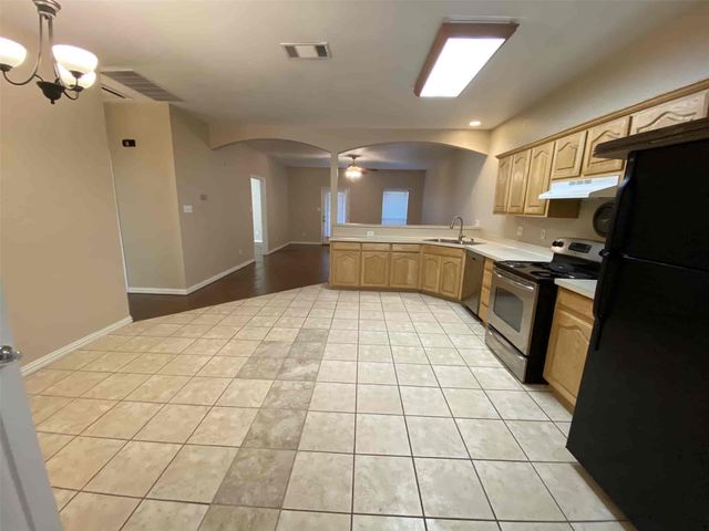 300 E Main Street, Lancaster, TX 75146