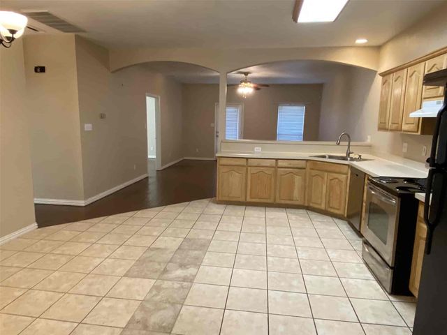 300 E Main Street, Lancaster, TX 75146