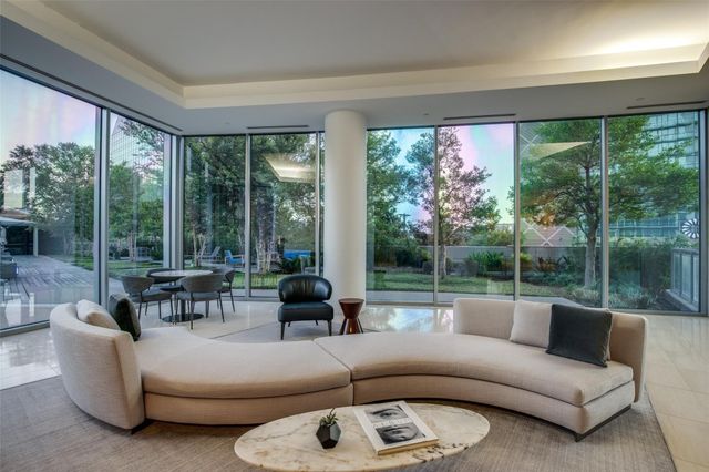2900 Mckinnon Street 2404, Dallas, TX 75201