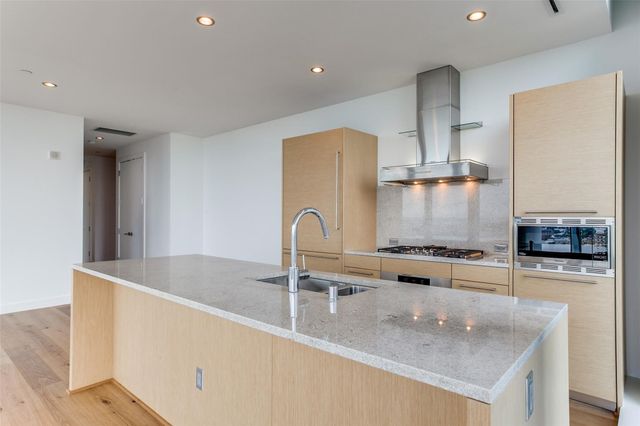 2900 Mckinnon Street 2404, Dallas, TX 75201