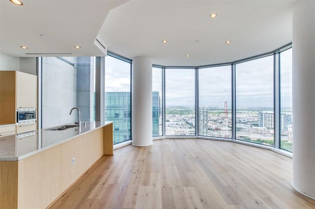2900 Mckinnon Street 2404, Dallas, TX 75201