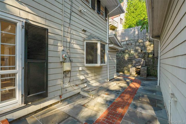 11 Wyndham Road, Scarsdale, NY 10583