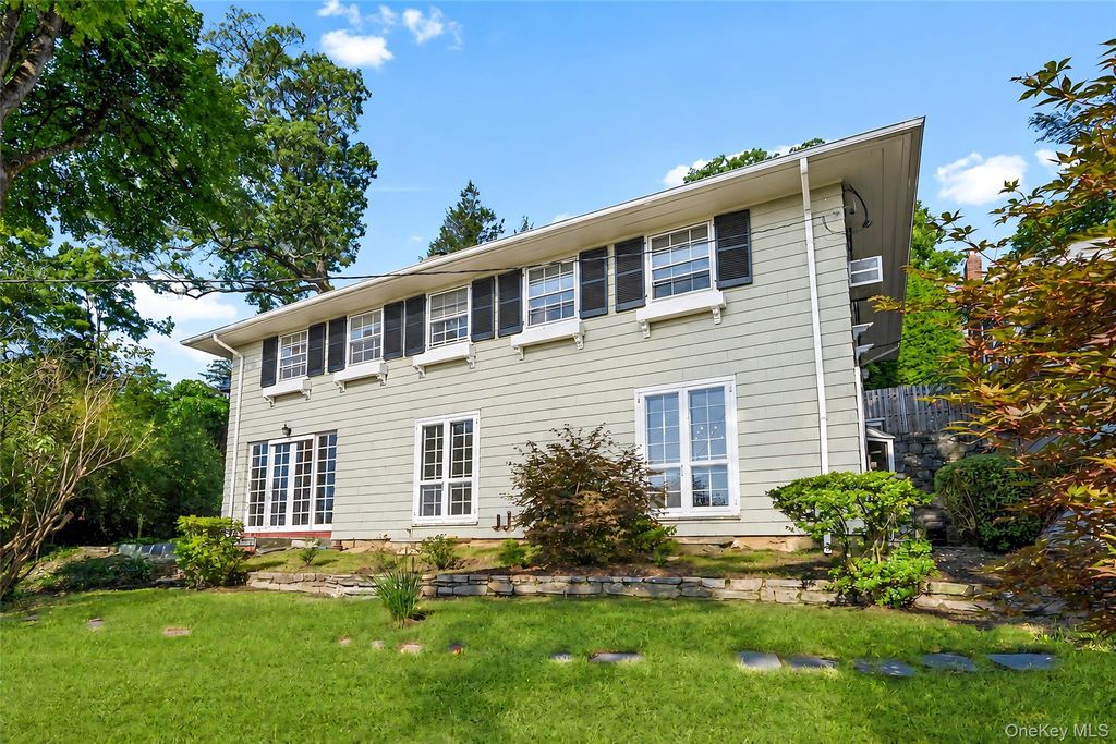 11 Wyndham Road, Scarsdale, NY 10583 — photo 2