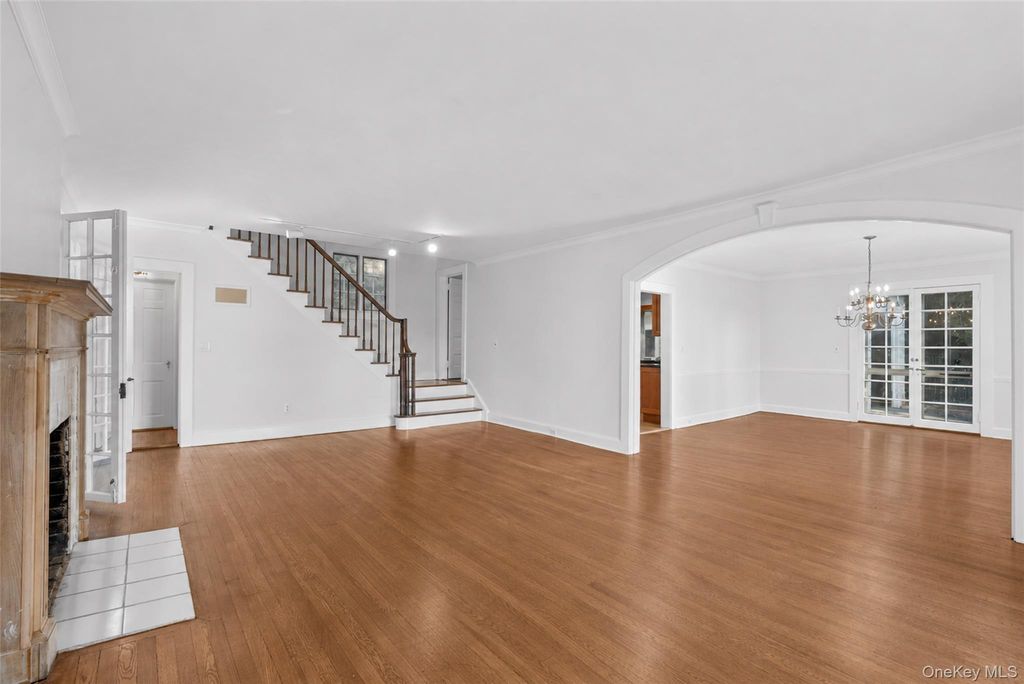 11 Wyndham Road, Scarsdale, NY 10583 — photo 4