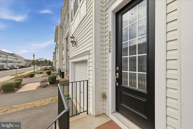8206 HERITAGE CROSSING CT, Manassas, VA 20109