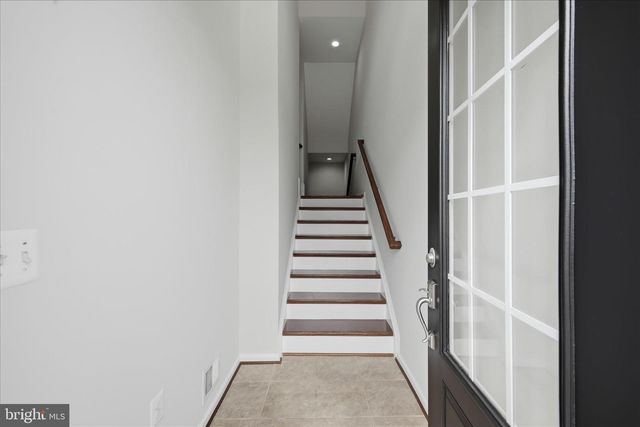 8206 HERITAGE CROSSING CT, Manassas, VA 20109