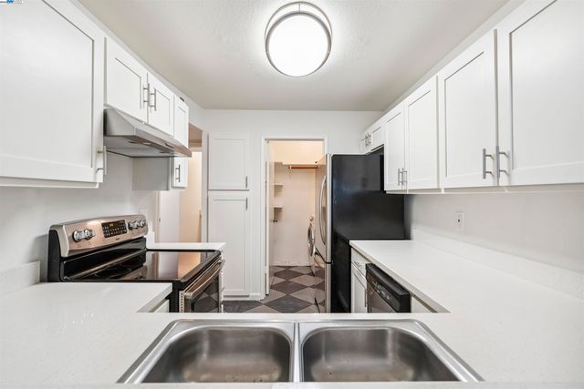 760 Canyon Oaks Dr D, Oakland, CA 94605