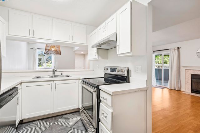 760 Canyon Oaks Dr D, Oakland, CA 94605