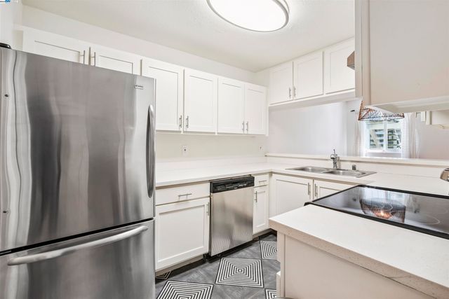 760 Canyon Oaks Dr D, Oakland, CA 94605