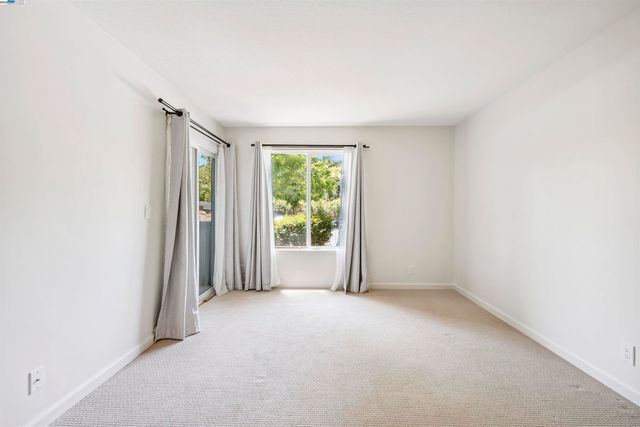 760 Canyon Oaks Dr D, Oakland, CA 94605