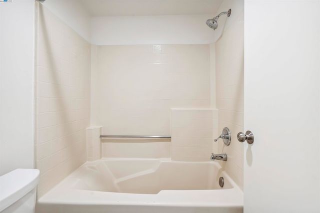 760 Canyon Oaks Dr D, Oakland, CA 94605