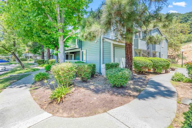 760 Canyon Oaks Dr D, Oakland, CA 94605