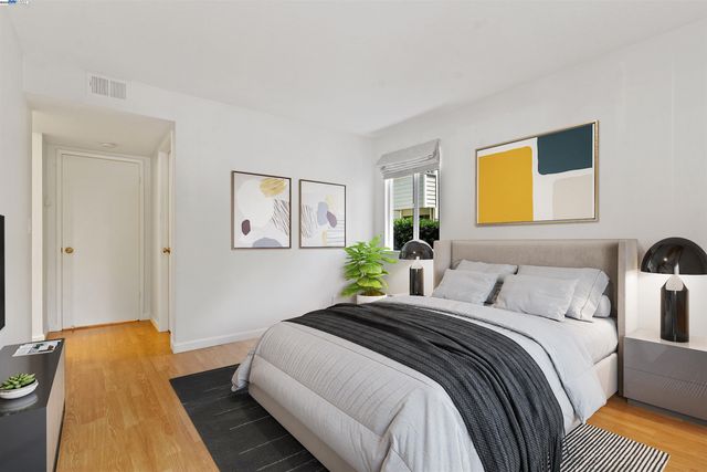 760 Canyon Oaks Dr D, Oakland, CA 94605