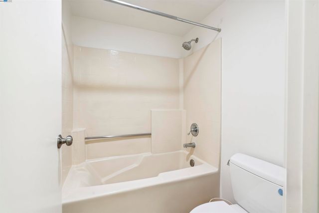 760 Canyon Oaks Dr D, Oakland, CA 94605