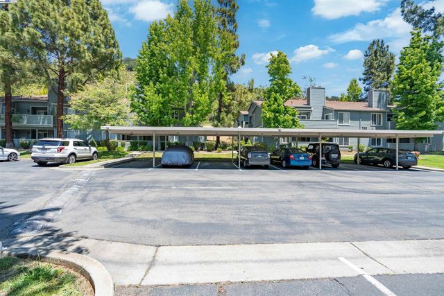 760 Canyon Oaks Dr D, Oakland, CA 94605