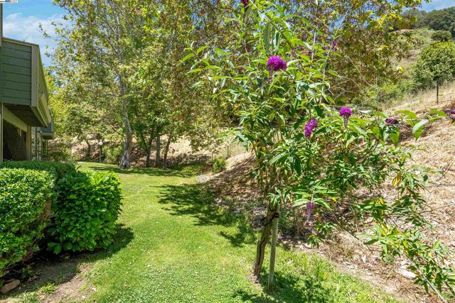 760 Canyon Oaks Dr D, Oakland, CA 94605