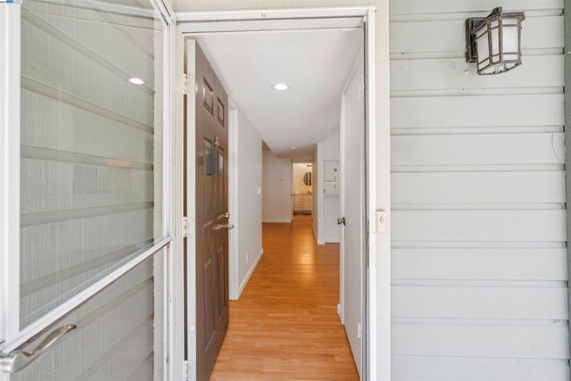 760 Canyon Oaks Dr D, Oakland, CA 94605