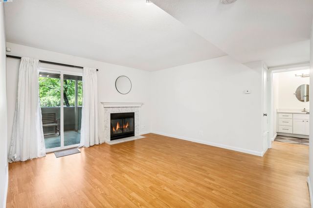760 Canyon Oaks Dr D, Oakland, CA 94605