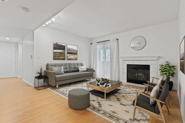 760 Canyon Oaks Dr D, Oakland, CA 94605