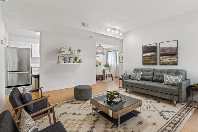 760 Canyon Oaks Dr D, Oakland, CA 94605