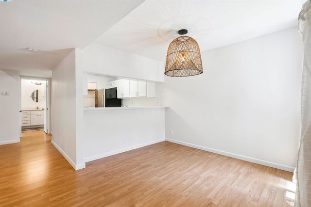 760 Canyon Oaks Dr D, Oakland, CA 94605
