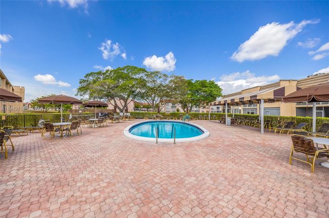 9121 Sunrise Lakes Blvd 114, Sunrise, FL 33322