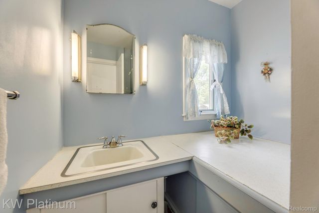 5930 Gratiot Avenue, St. Clair Township, MI 48079
