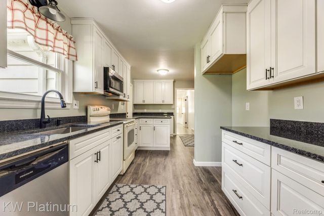 5930 Gratiot Avenue, St. Clair Township, MI 48079