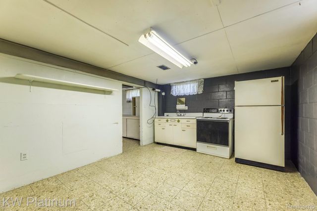 5930 Gratiot Avenue, St. Clair Township, MI 48079